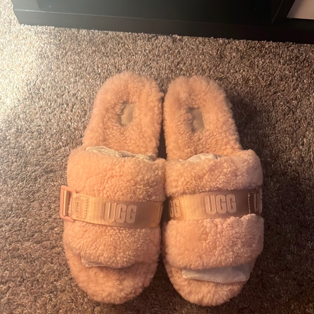 Ugg Fluffita Platform Pink Cloud Size 9. *Soldout Everywhere.*